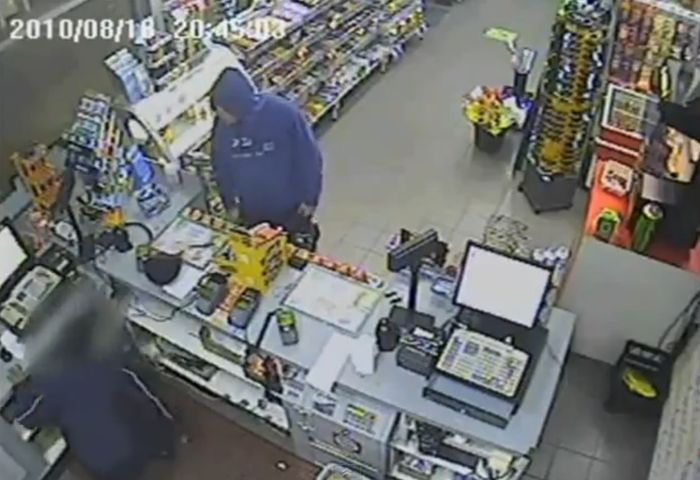 Kriminal Fail It is nice to watch criminal fail in robbing. They can't be successful all the time.  Let's just laugh at them...