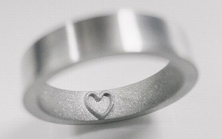 porukom Prsten sa skrivenom porukom...