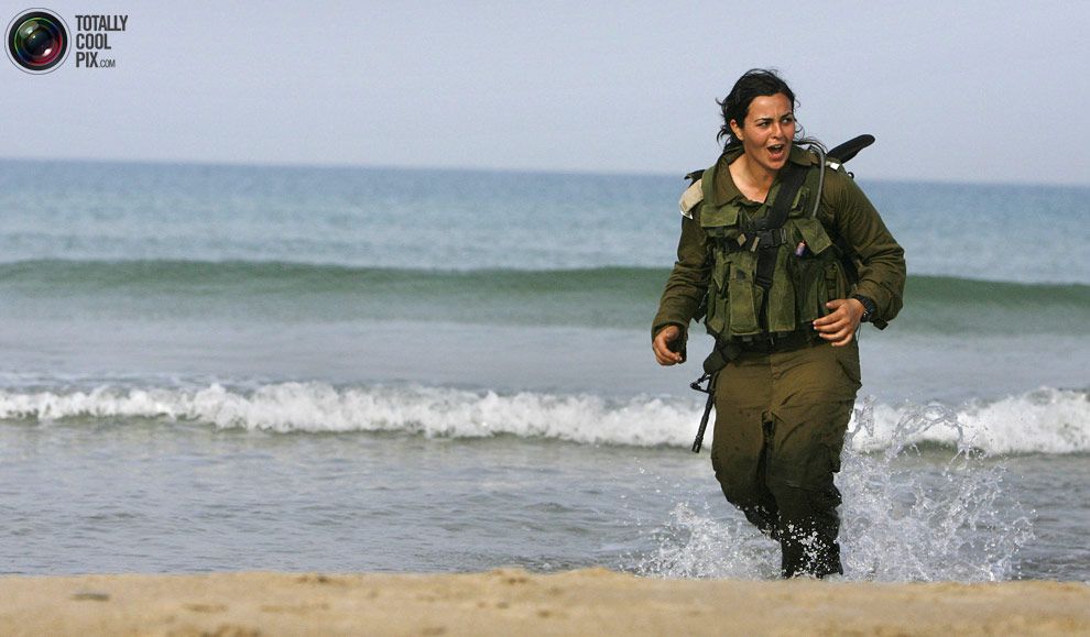 vojsci Žene u vojsci, ljepota i opasnost.